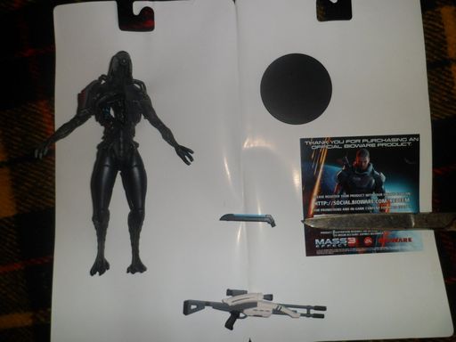 Mass Effect 3 - Legion Action Figure - обзор